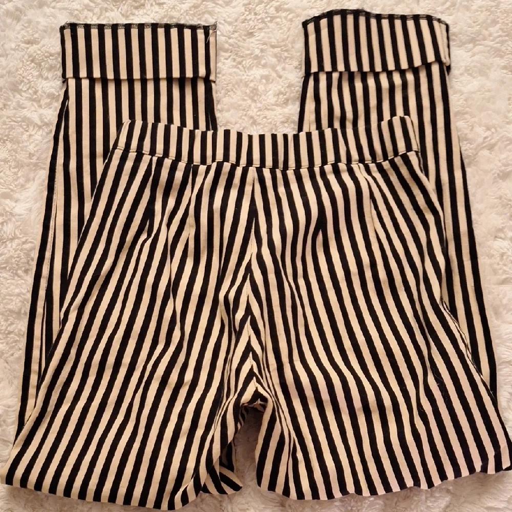 Brandy Melville Black and Cream Striped Shorts - Picture 3 of 10